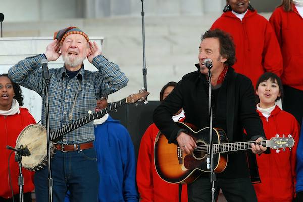 http://www.laobserved.com/intell/assets /seeger-springsteen-inaug.jpg